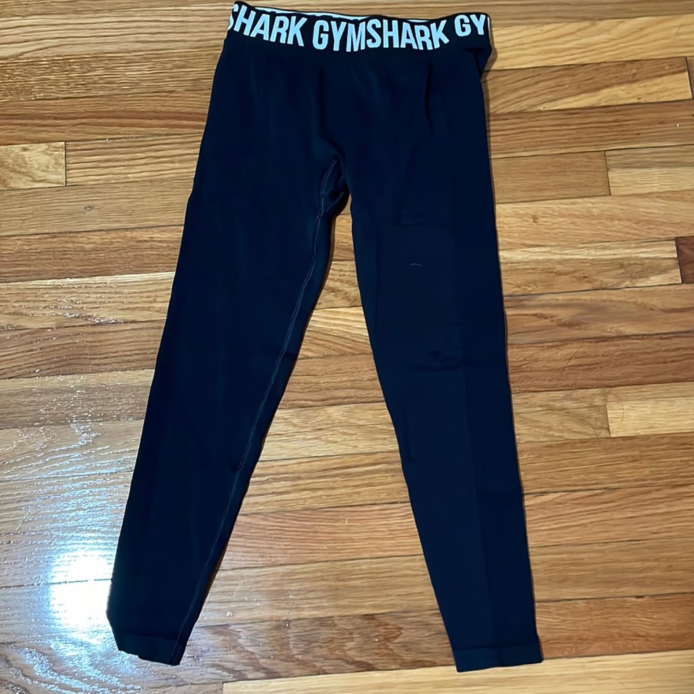 Black gym shark leggings (like new)